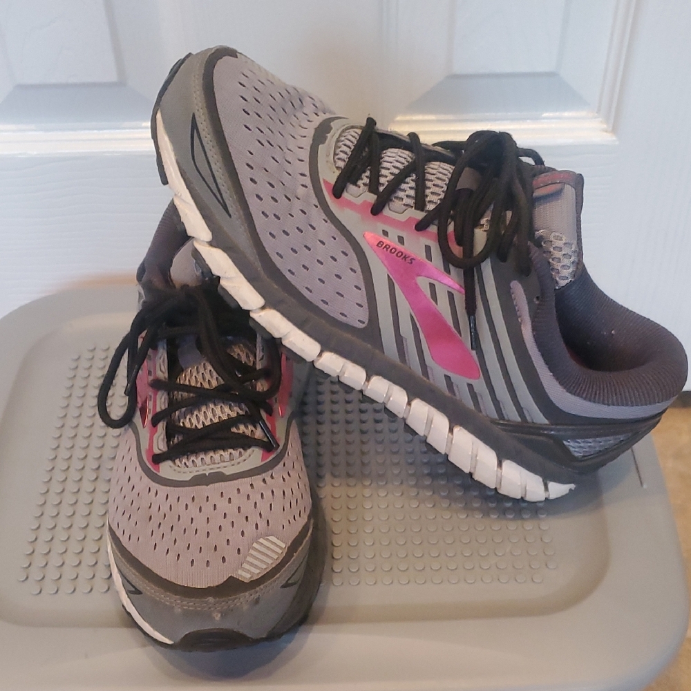 Brooks Women's Athletic Shoes - Gray with Pink Accents